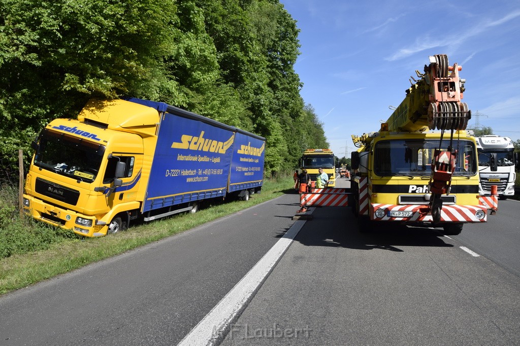 LKW in Boeschung A 3 Rich Frankfurt Hoehe Roesrath Lohmar P033.JPG - Miklos Laubert